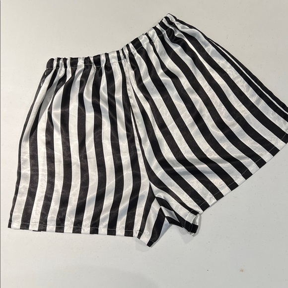 Vintage 2-Piece Black and White Striped Satin Pajama Button Top and Shorts M - Picture 5 of 12
